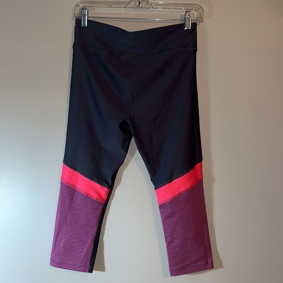 Under Armour Compression Heat Gear Capri Leggings - Picture 4 of 4